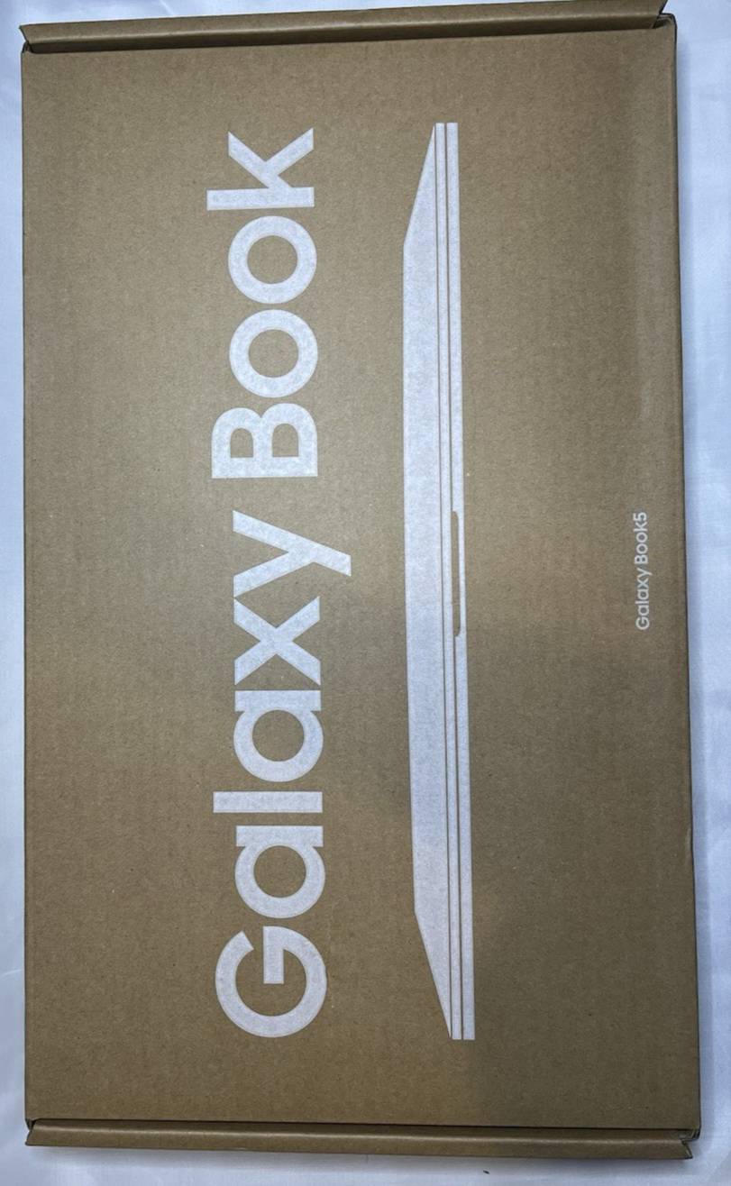 Samsung Galaxy Book 5 15.6" Laptop (Intel ultra 5, 16GB, 512GB SSD) -New